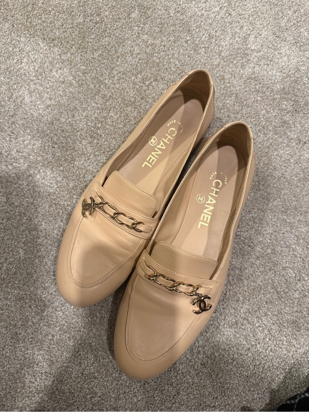 CHANEL Nude Leather Chain-Accent Loafers size 39.5